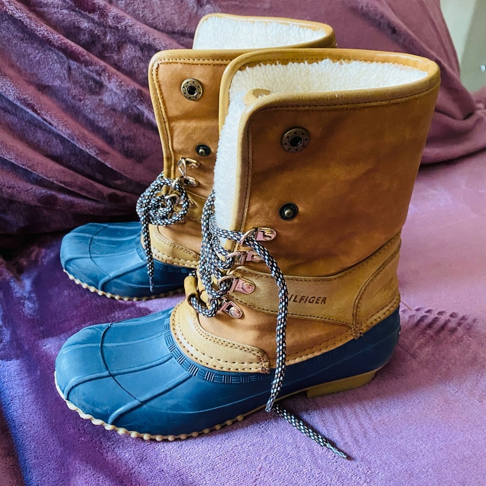 Tommy Hilfiger Size 6M Waterproof boots